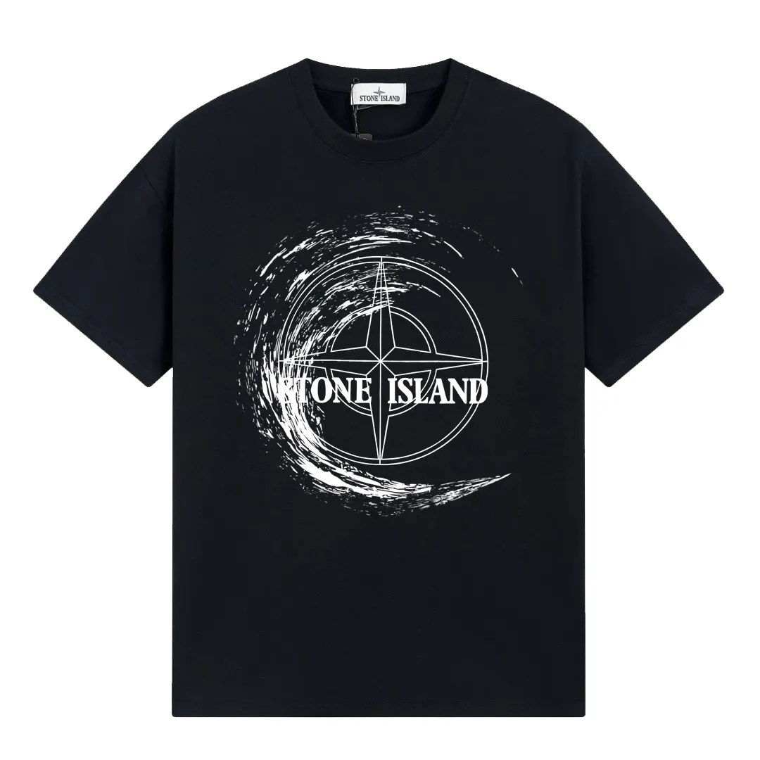 W601#P110💰 2025🆕 Stone lsland/Stone Island personalized compass printed short-sleeved T-shirt ⚠️[Original creation with high control of details] - Made of 260 grams of combed cotton double yarn, soft and comfortable to the touch, sweat-absorbent and breathable. - Simple, basic and versatile style, original single quality, the first choice for couples. - Made in a large factory, four needles and five threads on the shoulder, neat alignment, high quality workmanship. - Same style for men and women. Very versatile, one piece for everyone, details are clearly visible. Color: black and white black blue white Size: M L